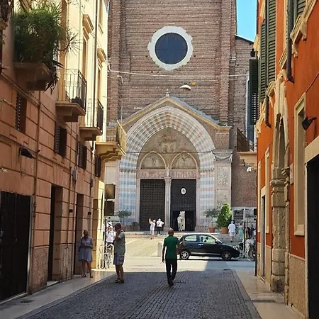 Residenza Santa Anastasia With Ac And Lift 베로나